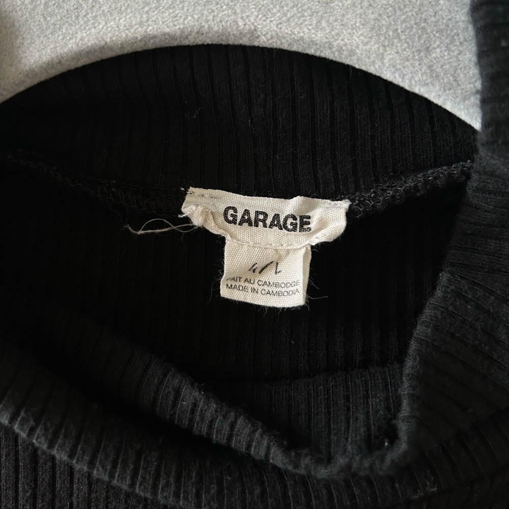 Cropped Ribbed Turtle Neck - Picture 3 of 4